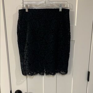 Banana Republic Lace Pencil Skirt | Navy & Black Floral | Size 6 | Like New